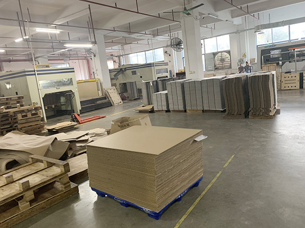 車間一角-三臺全自動啤機